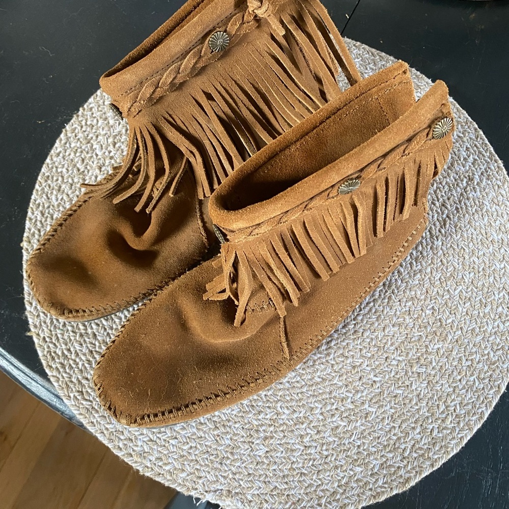 Minnetonka Tan Fringe Moccasins